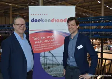 Cees en Cor van der Kaaij van Doek en Draad met een schermdoekenactie.